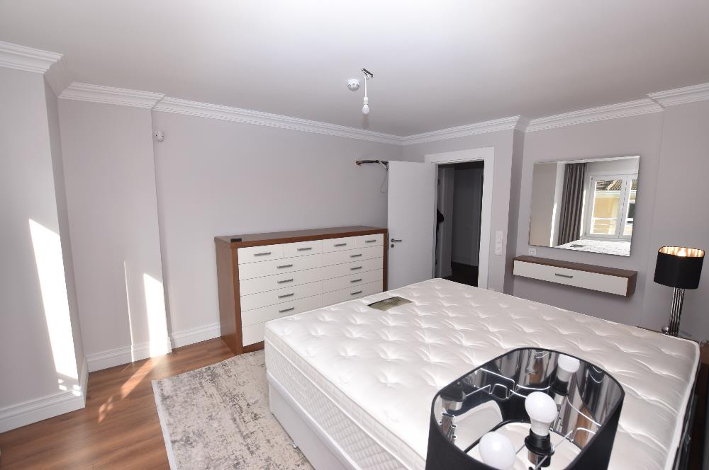 Zekeriyaköy de özel mimari dekorasyonlu satılık 5+1 eşyalı villa