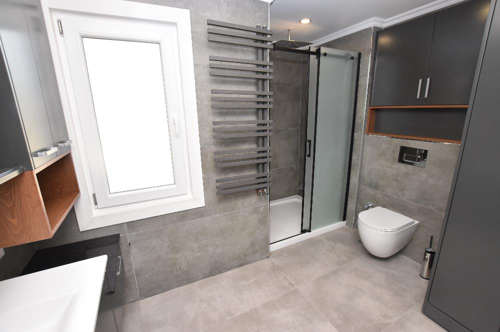 Zekeriyaköy de özel mimari dekorasyonlu satılık 5+1 eşyalı villa
