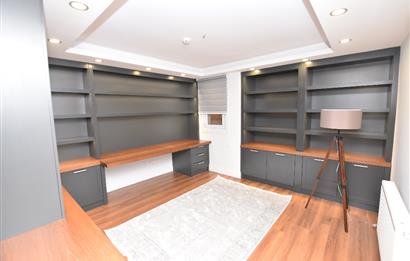 Zekeriyaköy de özel mimari dekorasyonlu satılık 5+1 eşyalı villa