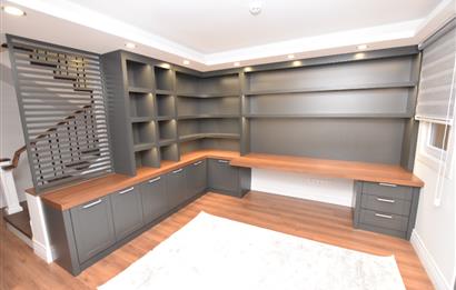 Zekeriyaköy de özel mimari dekorasyonlu satılık 5+1 eşyalı villa