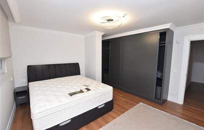 Zekeriyaköy de özel mimari dekorasyonlu satılık 5+1 eşyalı villa