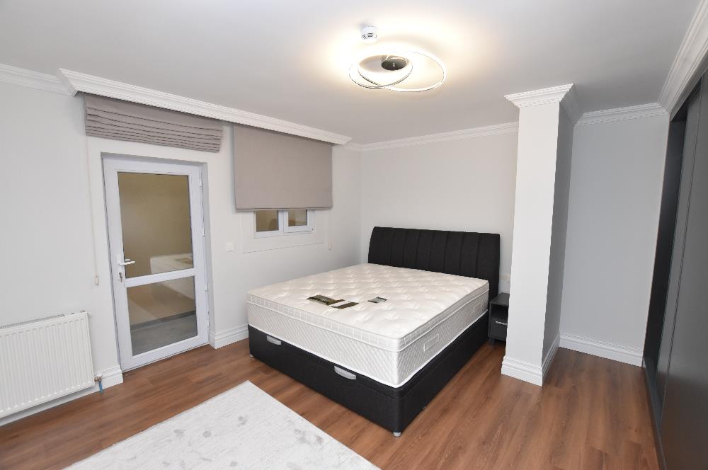 Zekeriyaköy de özel mimari dekorasyonlu satılık 5+1 eşyalı villa