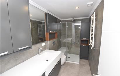 Zekeriyaköy de özel mimari dekorasyonlu satılık 5+1 eşyalı villa