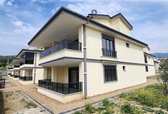 Edremit Güre'de Satılık, Geniş Bahçe ve Teraslı, Sıfır Daire