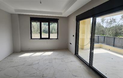 Edremit Güre'de Satılık, Geniş Bahçe ve Teraslı, Sıfır Daire