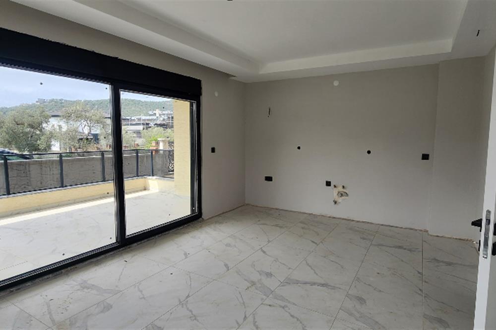 Edremit Güre'de Satılık, Geniş Bahçe ve Teraslı, Sıfır Daire