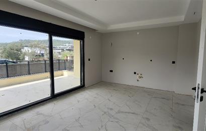 Edremit Güre'de Satılık, Geniş Bahçe ve Teraslı, Sıfır Daire