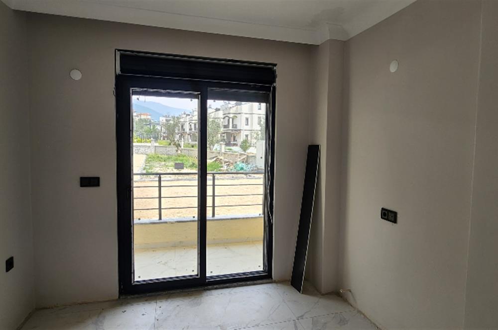 Edremit Güre'de Satılık, Geniş Bahçe ve Teraslı, Sıfır Daire