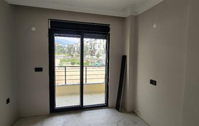 Edremit Güre'de Satılık, Geniş Bahçe ve Teraslı, Sıfır Daire