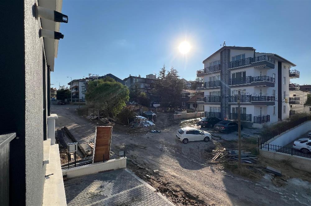 İNCEK MAHALLESİNDE BULVARA YAKIN ARA KAT 1+1 KİRALIK DAİRE