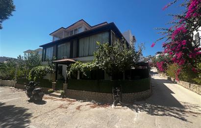Akyarlar Karaincir Denize 250 Metre Havuzlu Sitede 5+1 Villa