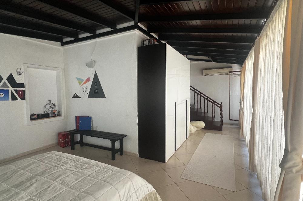 Akyarlar Karaincir Denize 250 Metre Havuzlu Sitede 5+1 Villa
