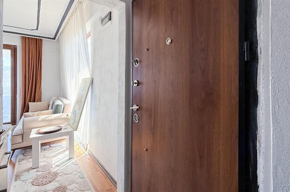 C21 BAL'DAN KIRMIZILAR MAH.DE SATILIK 2+1 EV ve ARSASI