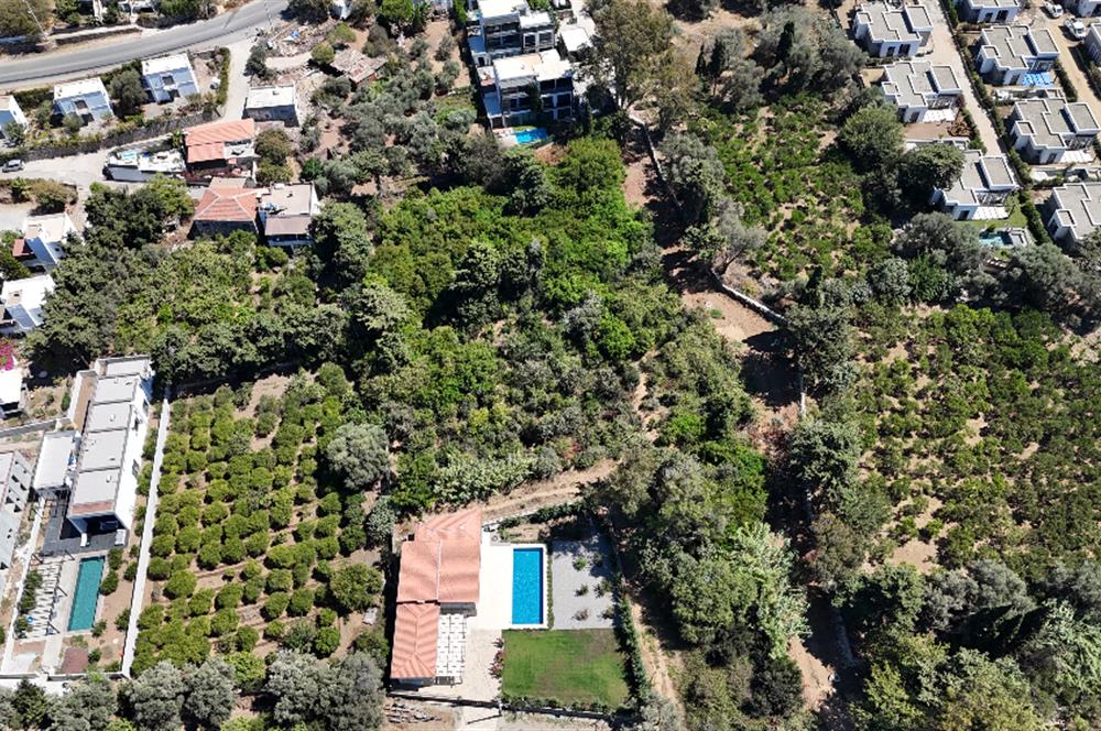 Gümüşlükte Denize 220m Mesafede Denize 2.Parsel Yüksek Prim Potansiyelli 4.746 m2 İmarlı Arsa