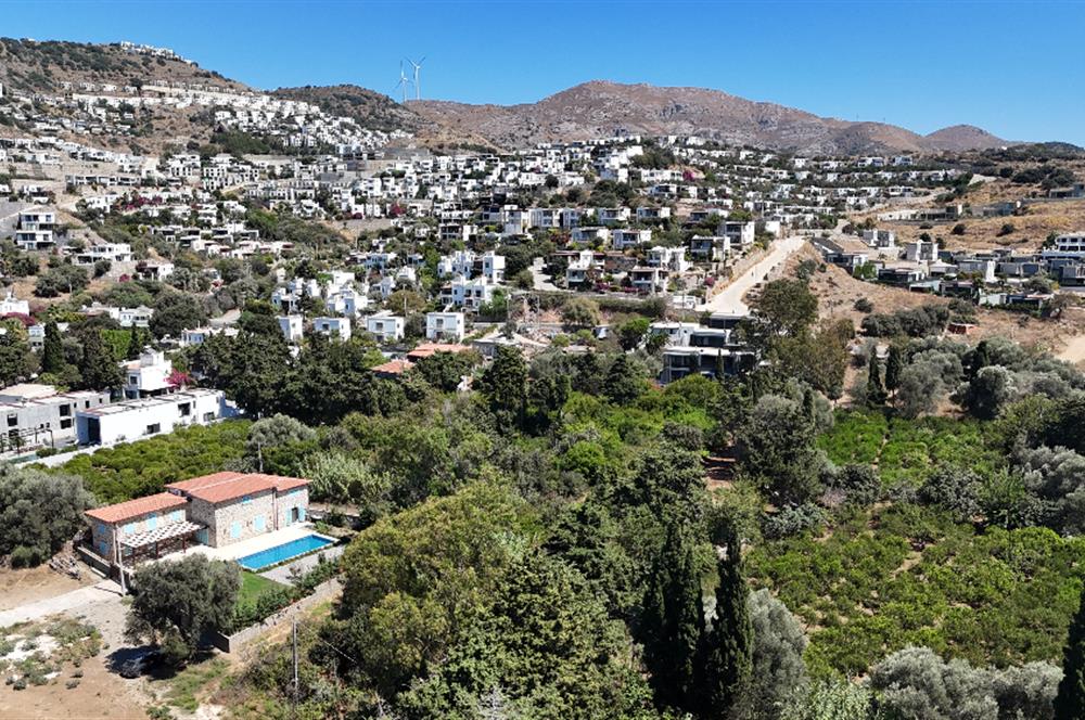 Gümüşlükte Denize 220m Mesafede Denize 2.Parsel Yüksek Prim Potansiyelli 4.746 m2 İmarlı Arsa