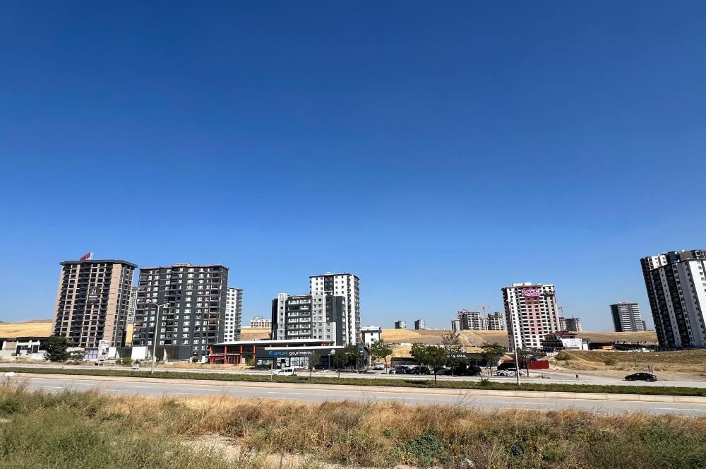 C21 Fatih Arıkan'dan Bienza da Kiralık Bulvar Cepheli Dükkan