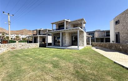 Gümüşlük'te 3+1 Müstakil Geniş Bahçeli Sıfır Satılık Villa
