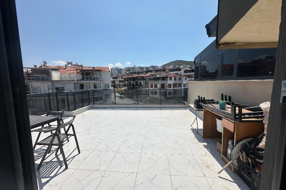 Dikili nin Kalbinde Geniş Teraslı Satılık Çarı dublex