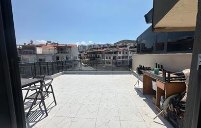 Dikili nin Kalbinde Geniş Teraslı Satılık Çarı dublex