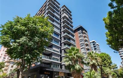 BAĞDAT CADDESİ'NE 2.BİNA,ERENKÖY DİVAN'IN SOKAĞI,DENİZ MANZARALI,BALKONLU,HAVUZLU,4+1