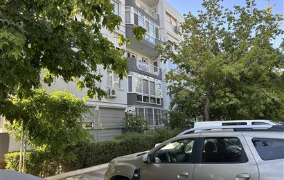 Karşıyaka nın Kalbi Bahriye Üçok da 3+1 satulık