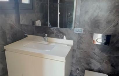 BAĞDAT CADDESİ'NE 2.BİNA,ERENKÖY DİVAN'IN SOKAĞI,DENİZ MANZARALI,BALKONLU,HAVUZLU,4+1