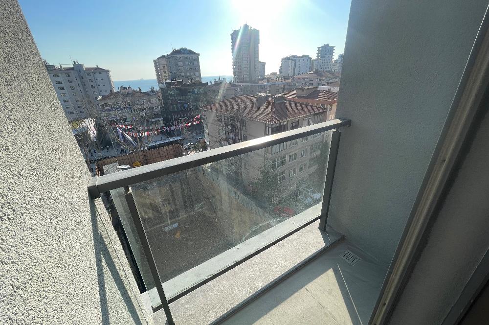 BAĞDAT CADDESİ'NE 2.BİNA,ERENKÖY DİVAN'IN SOKAĞI,DENİZ MANZARALI,BALKONLU,HAVUZLU,4+1