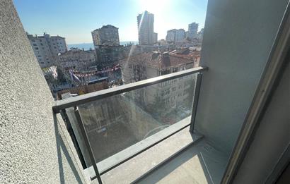 BAĞDAT CADDESİ'NE 2.BİNA,ERENKÖY DİVAN'IN SOKAĞI,DENİZ MANZARALI,BALKONLU,HAVUZLU,4+1