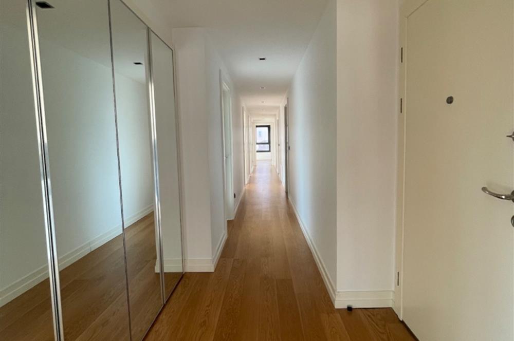 BAĞDAT CADDESİ'NE 2.BİNA,ERENKÖY DİVAN'IN SOKAĞI,DENİZ MANZARALI,BALKONLU,HAVUZLU,4+1