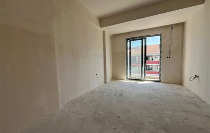 C21 BAL'dan PLEVNE ÖĞRETMEN EVİ CADDE ÜZERİ 1+1 DAİRELER