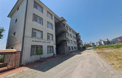 ŞİRİNYALIDA SİTE İÇİNDE DENİZ MANZARALI SATILIK EŞYALI 2+1 DAİRE