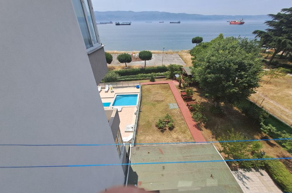 ŞİRİNYALIDA SİTE İÇİNDE DENİZ MANZARALI SATILIK EŞYALI 2+1 DAİRE