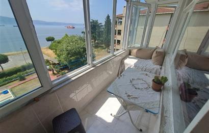 ŞİRİNYALIDA SİTE İÇİNDE DENİZ MANZARALI SATILIK EŞYALI 2+1 DAİRE