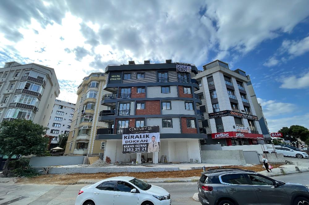 ATATÜRK CADDESİ’NDE 200 m2 ÖN KULLANIMLI DEPOLU KÖŞE DÜKKAN