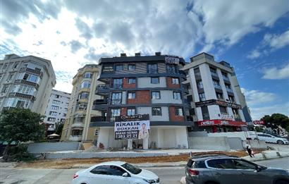 ATATÜRK CADDESİ’NDE 200 m2 ÖN KULLANIMLI DEPOLU KÖŞE DÜKKAN