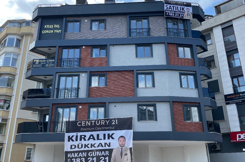 ATATÜRK CADDESİ’NDE 200 m2 ÖN KULLANIMLI DEPOLU KÖŞE DÜKKAN