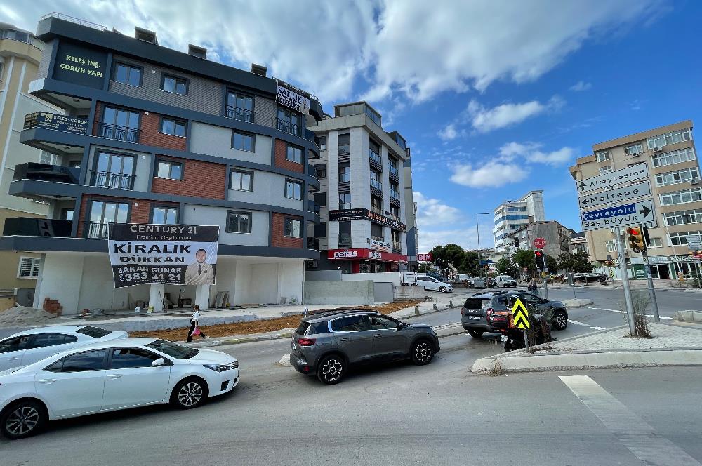 ATATÜRK CADDESİ’NDE 200 m2 ÖN KULLANIMLI DEPOLU KÖŞE DÜKKAN