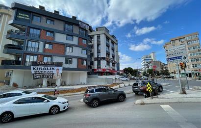 ATATÜRK CADDESİ’NDE 200 m2 ÖN KULLANIMLI DEPOLU KÖŞE DÜKKAN