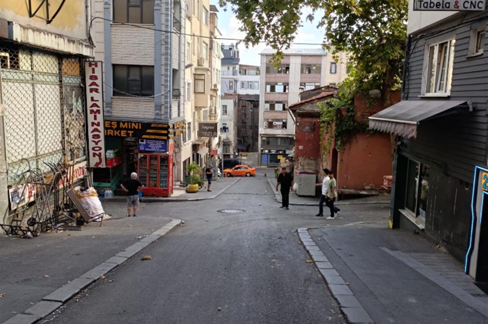 Gedikpaşa Caddesi Üzerinde Giriş Kat Satılık Dükkan
