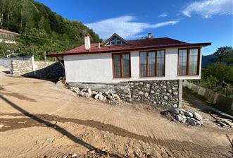 KARTEPE PAZARÇAYIRI'NDA 700M2 BAHÇE İÇİNDE DOĞA MANZARALI EV