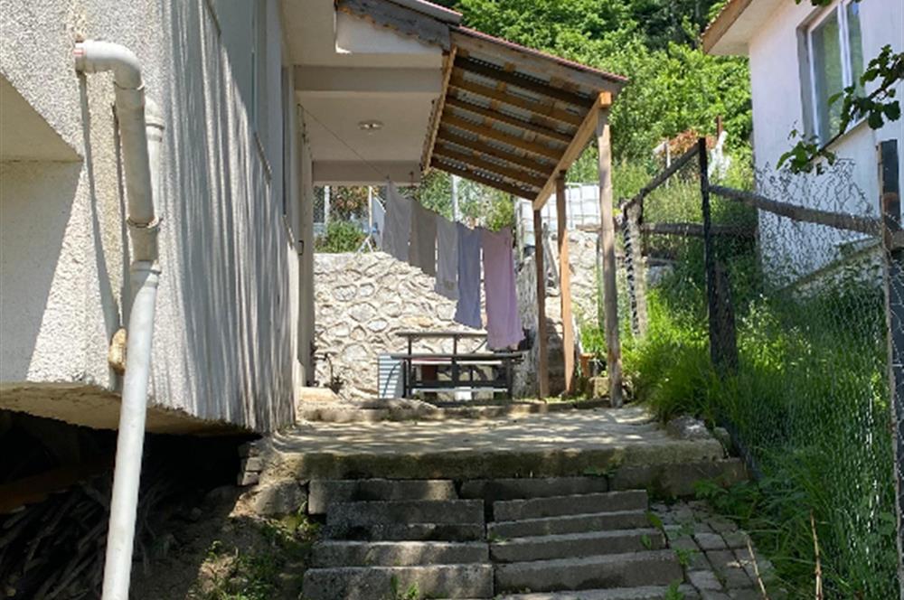 KARTEPE PAZARÇAYIRI'NDA 700M2 BAHÇE İÇİNDE DOĞA MANZARALI EV