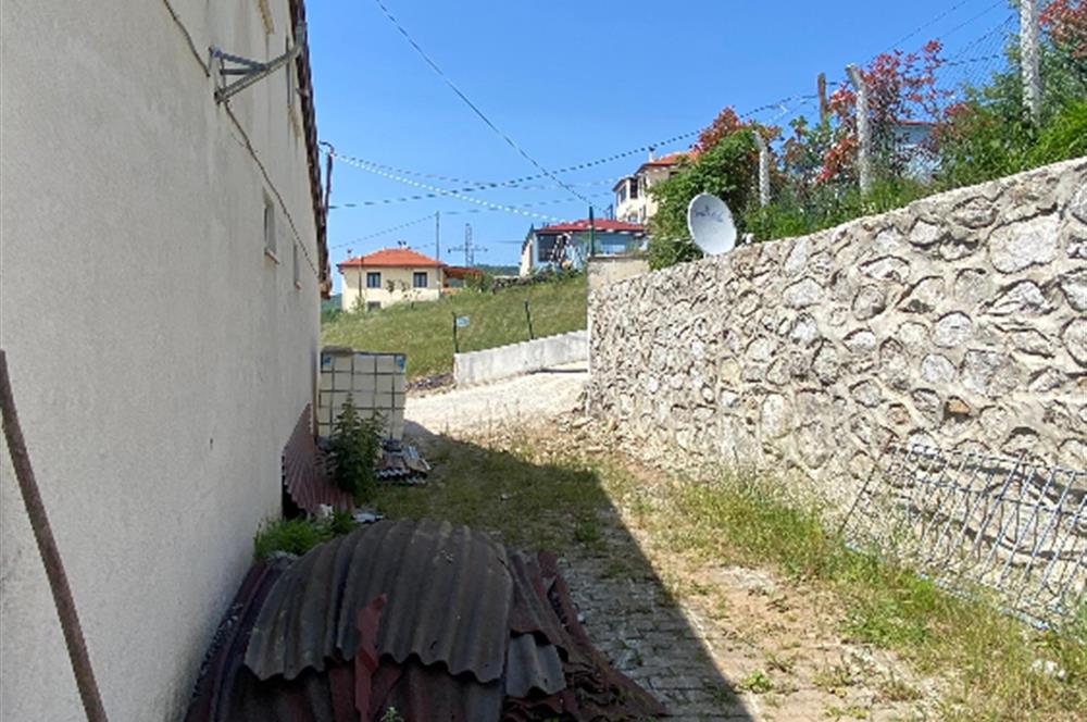 KARTEPE PAZARÇAYIRI'NDA 700M2 BAHÇE İÇİNDE DOĞA MANZARALI EV
