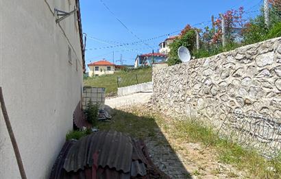 KARTEPE PAZARÇAYIRI'NDA 700M2 BAHÇE İÇİNDE DOĞA MANZARALI EV