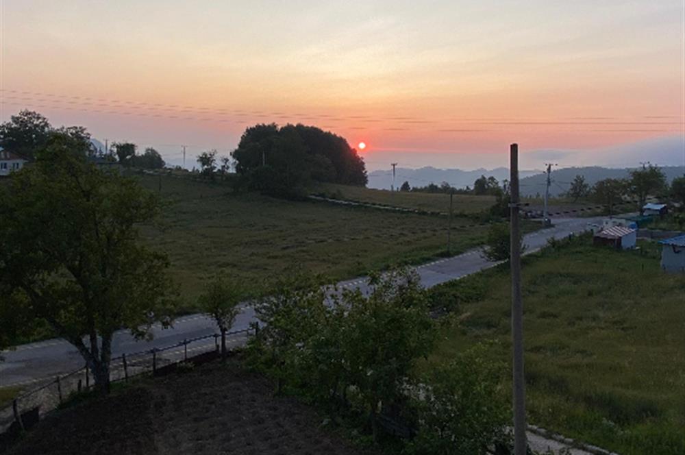 KARTEPE PAZARÇAYIRI'NDA 700M2 BAHÇE İÇİNDE DOĞA MANZARALI EV