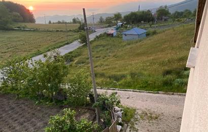 KARTEPE PAZARÇAYIRI'NDA 700M2 BAHÇE İÇİNDE DOĞA MANZARALI EV