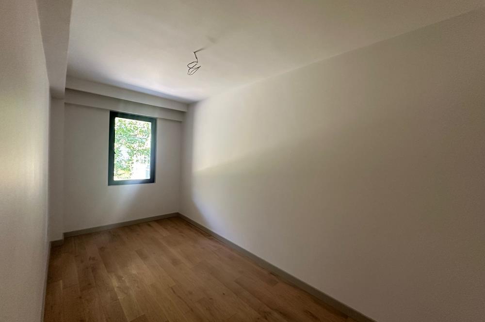 Zekeriyaköy'de site içerisinde havuzlu 4+1 köşe villa