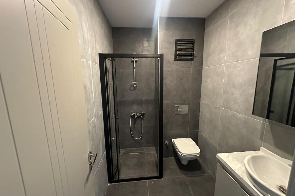 Zekeriyaköy'de site içerisinde havuzlu 4+1 köşe villa