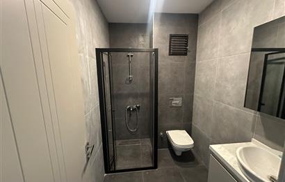 Zekeriyaköy'de site içerisinde havuzlu 4+1 köşe villa