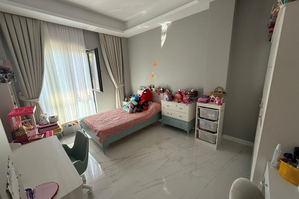 BARBAROS MAHALLESİNDE SATILIK SİTE İÇİ MÜSTAKİL HAVUZLU 4+1VİLLA