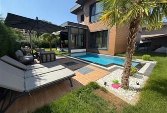 BARBAROS MAHALLESİNDE SATILIK SİTE İÇİ MÜSTAKİL HAVUZLU 4+1VİLLA
